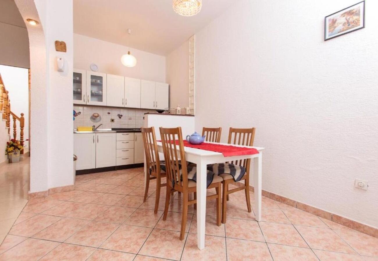 Apartment Knez 1 - 50 M From Beach โปดสตรานา ภายนอก รูปภาพ
